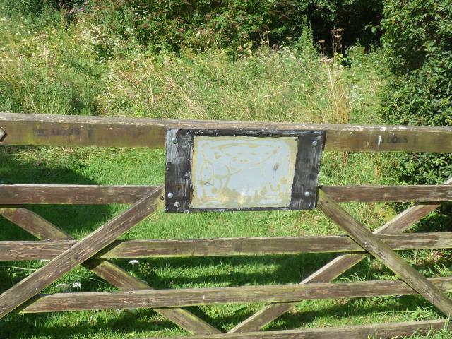 Stolen Sign Backboard at Snakeholme (John Davison) 300719